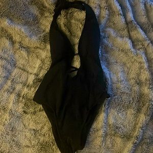 This gorgeous swimsuit is absolutely stunning you NEED this for summer!!